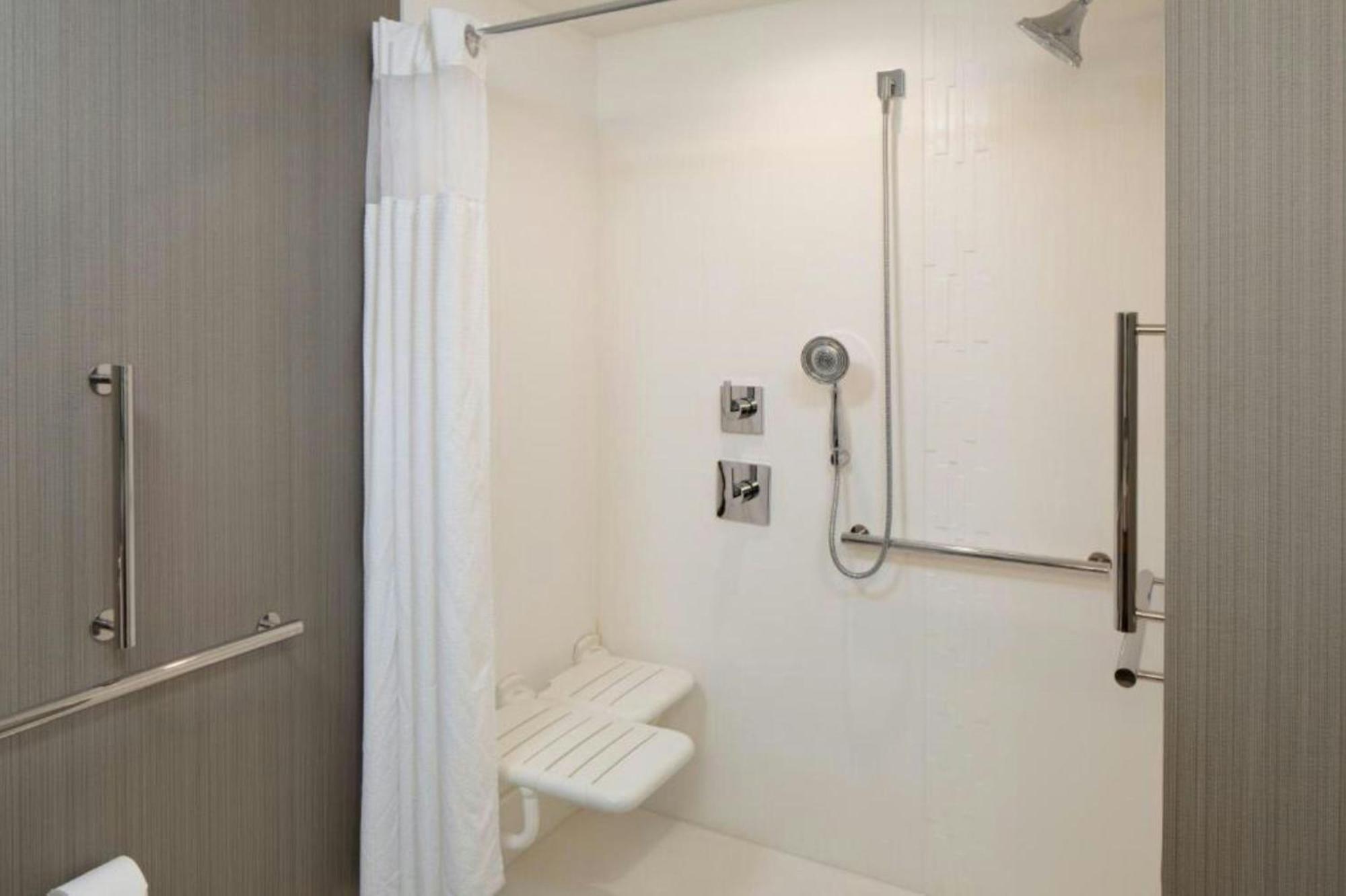Courtyard By Marriott Detroit Farmington Hotell Farmington Hills Eksteriør bilde